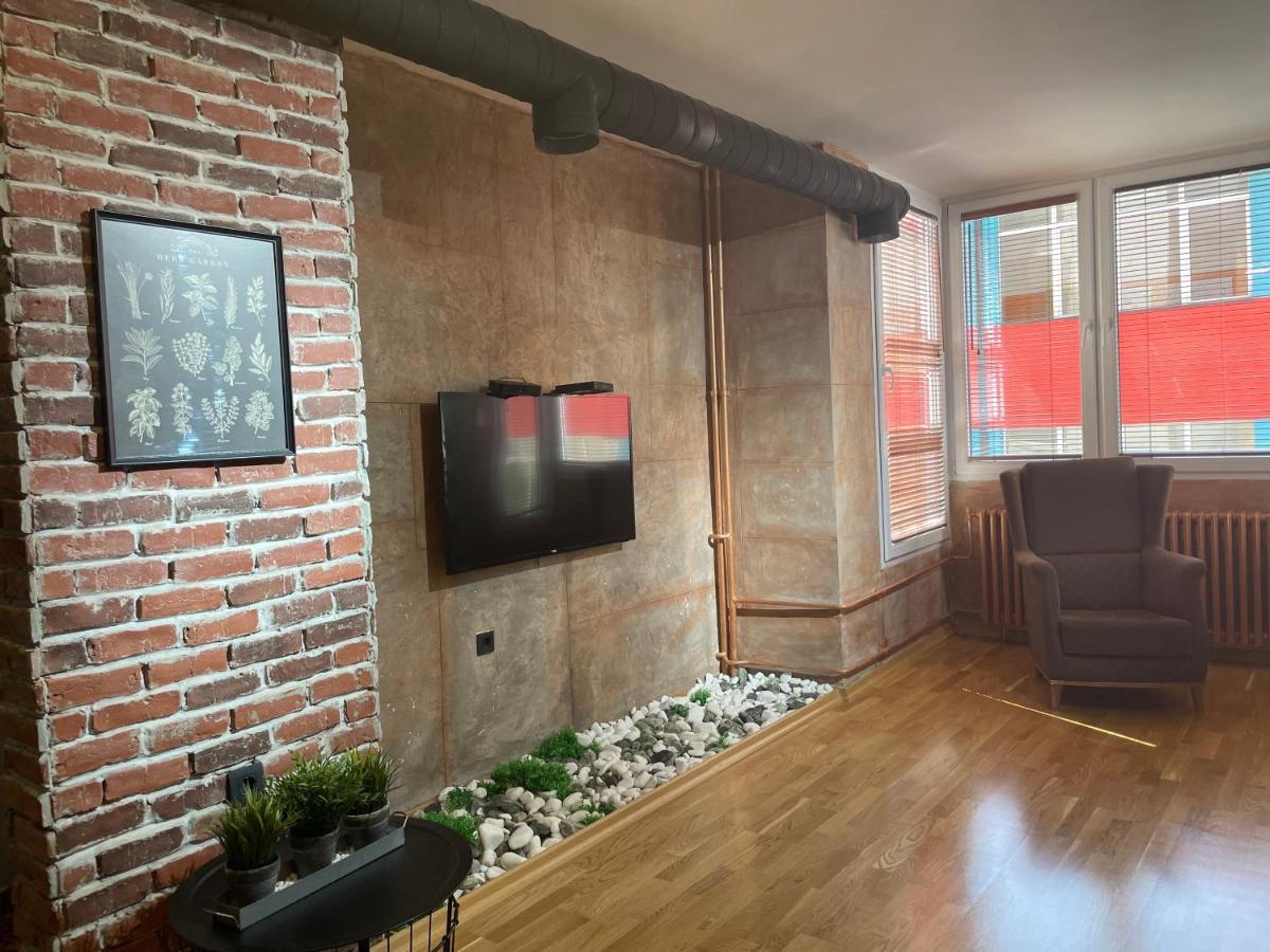 Industrial Magic On Pedestian Zone Apartment Skopje Exterior photo
